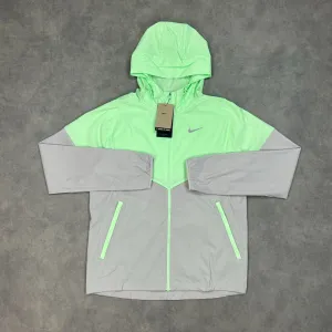 Nike - Windrunner jacket - Vapour Green